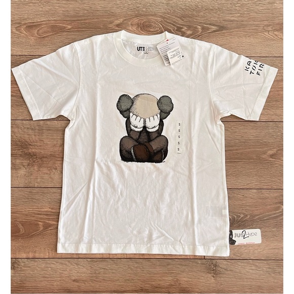 Uniqlo X Kaws White Graphic T-Shirt Brand New - Picture 1 of 3